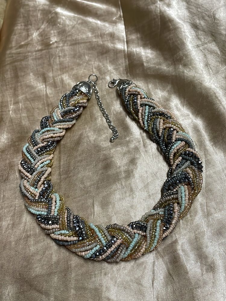 STUNNING BEADED CHAIN