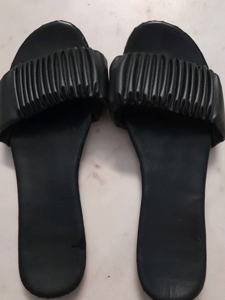 Black Colour Stylish Slipper