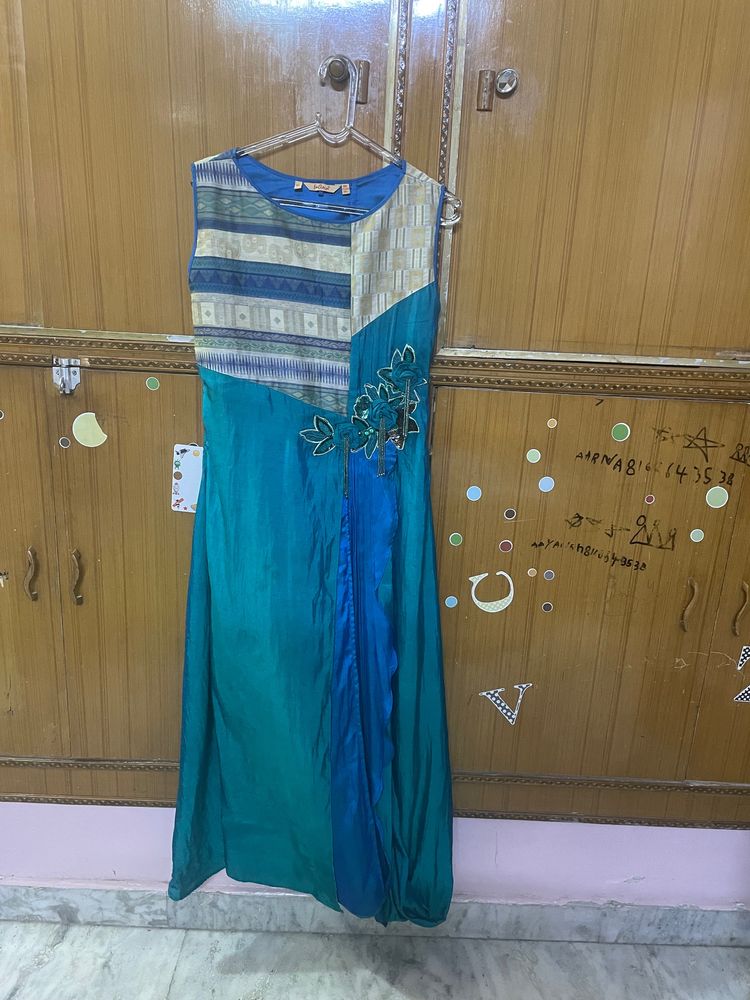 XL Size Morpankhi Colour Kurti With Golden Skirt