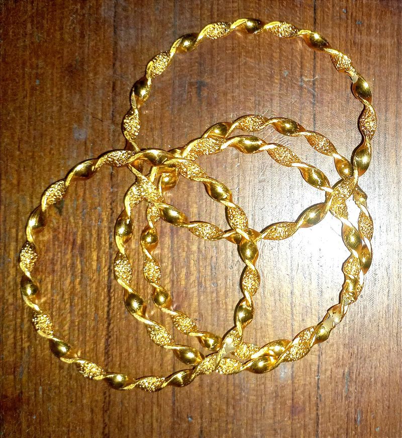 Golden Bangles (4 Pieces)