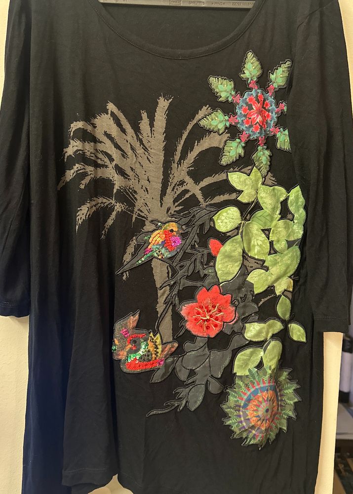 Black T-shirt Embroidered