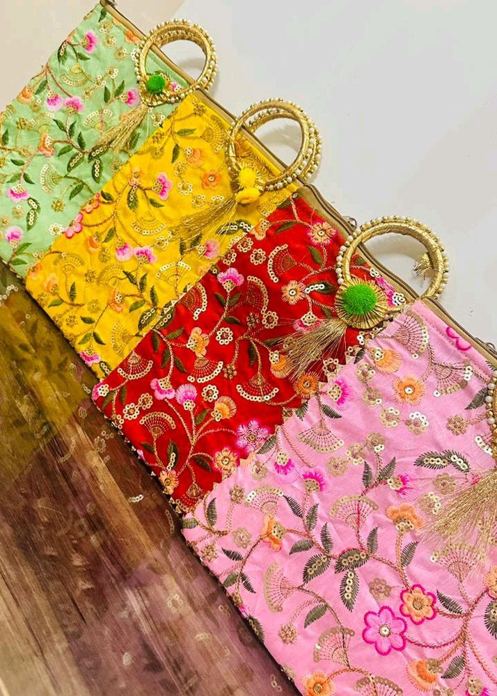 CLEARANCE SALE 10 PCS BEAUTIFUL HAND BAGS