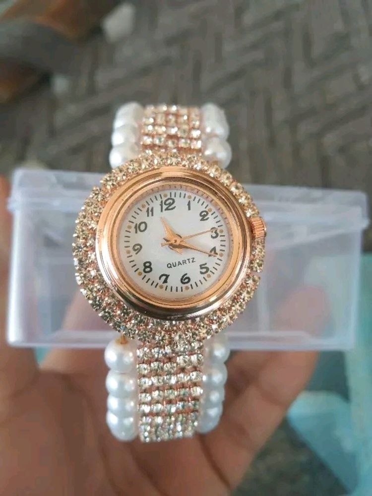 BRACELET WATCH For Women's And Girls Offer