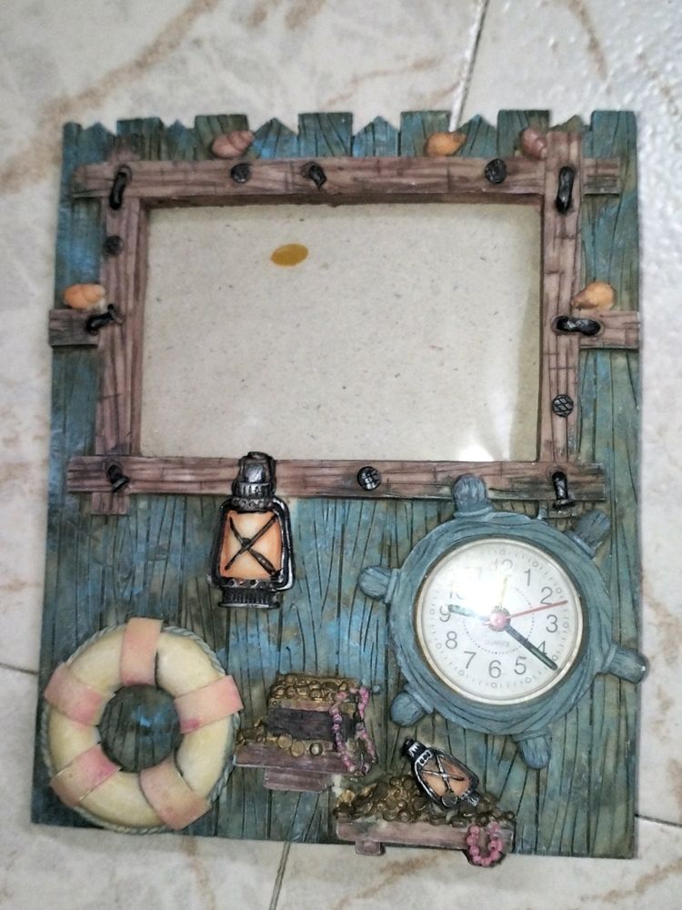 Photo frame With Clock