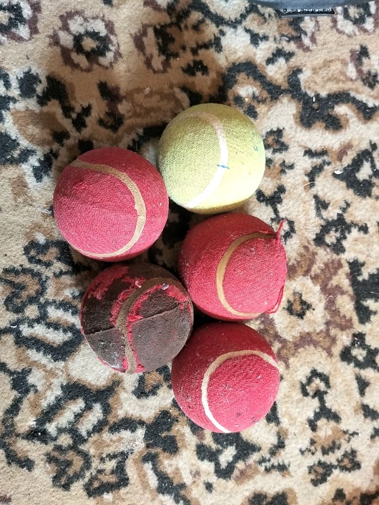 Set Of 5 Tennis Balls