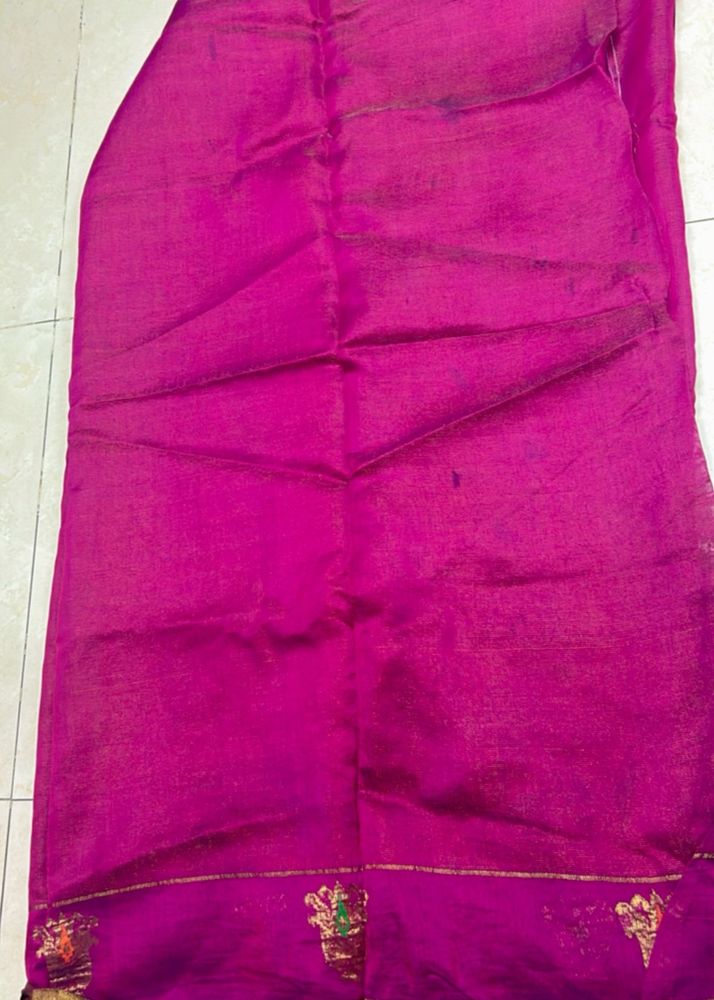 Saree With Little Imperfections