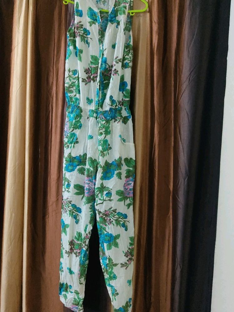 It's A Very Beautiful Printed Jumpsuit