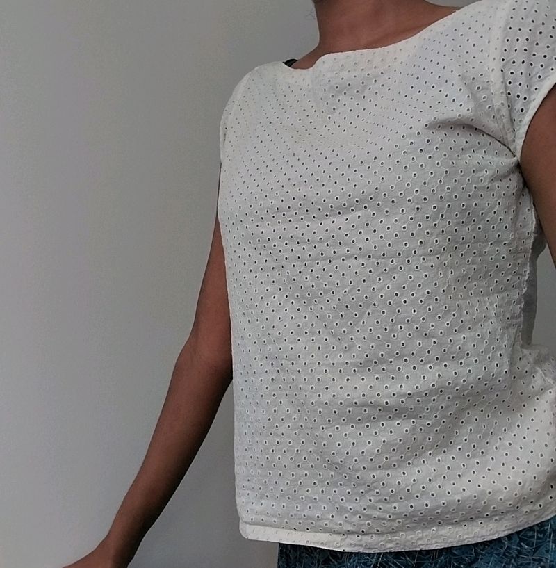 Lace Off White Top With Boat Neck