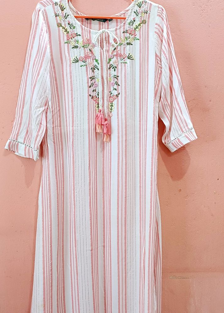 Avaasa Beautiful Pink Kurti