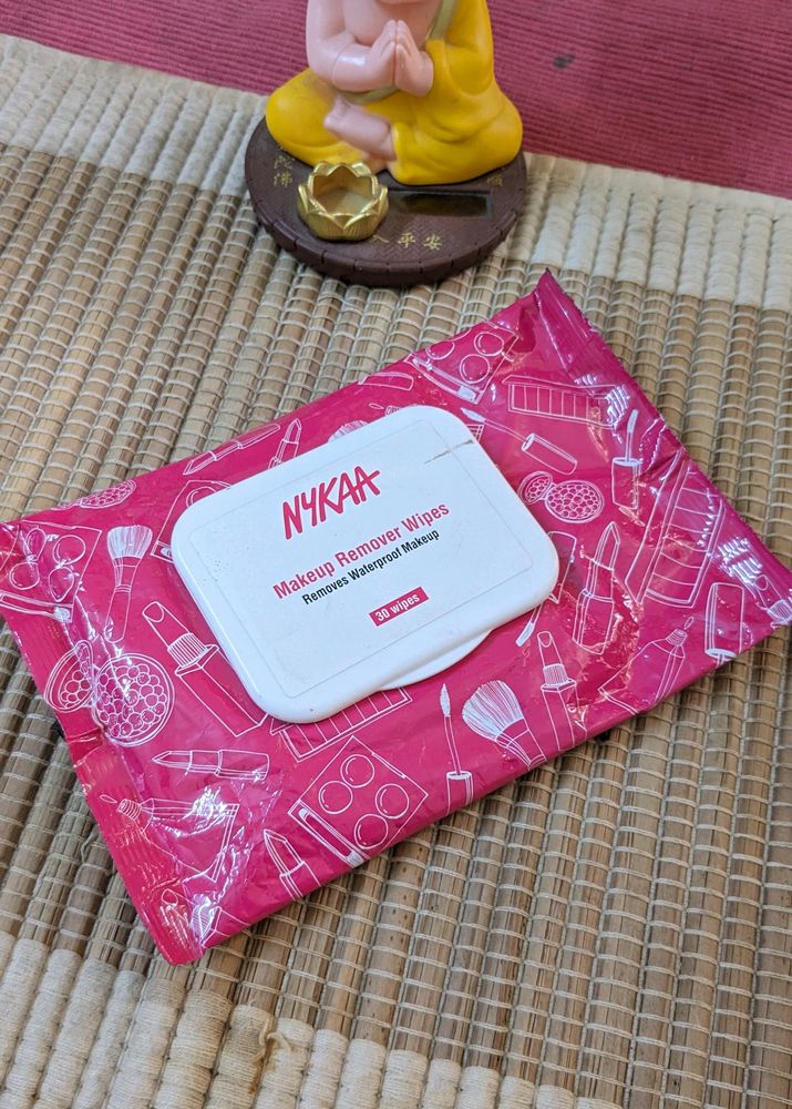 Packet Of Nykaa Wipes For Makeup Removal