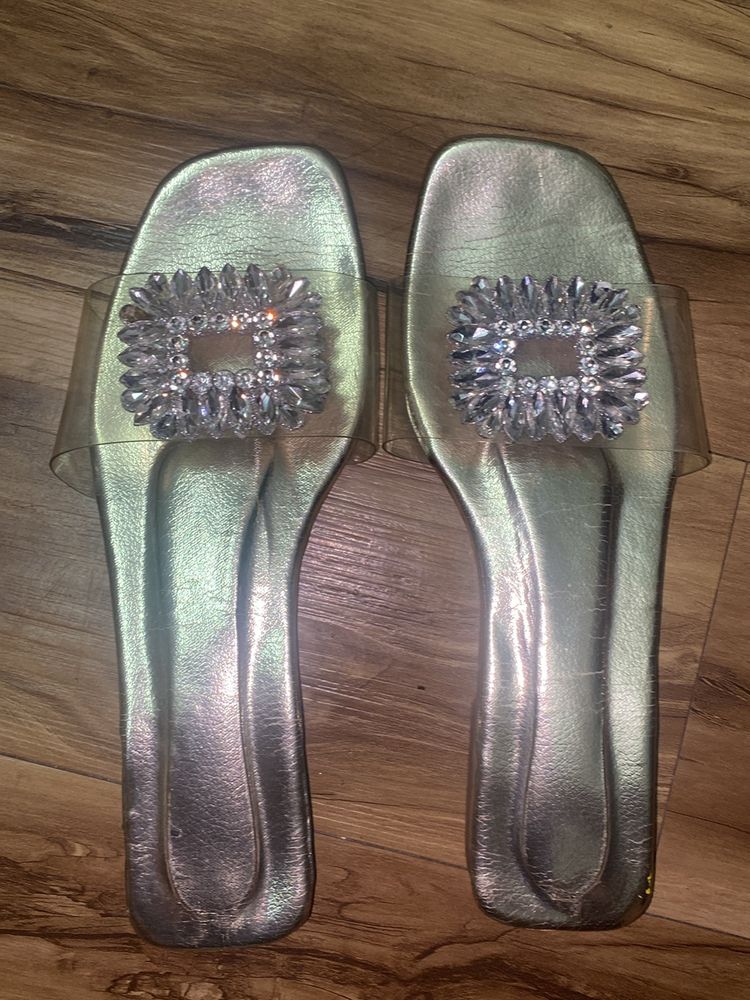 Size 39 Party Sandal.