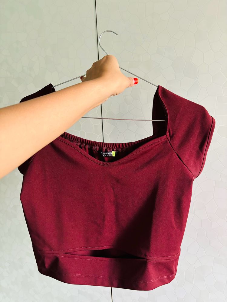 maroon crop top