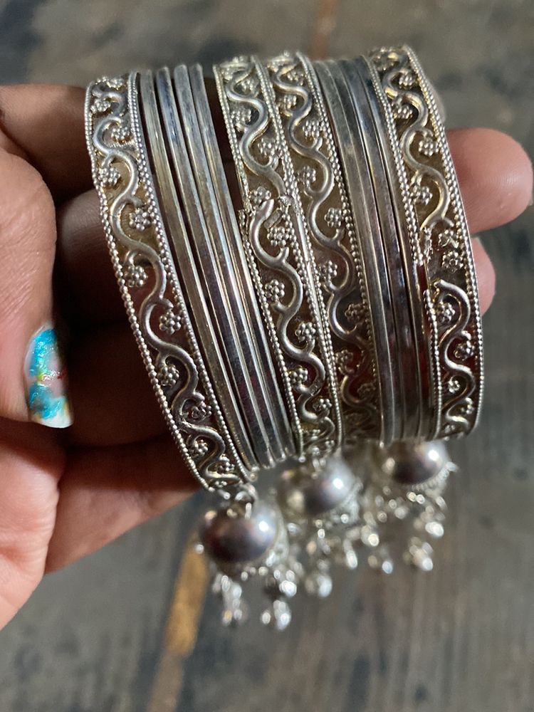 JUMKA HANGING SILVER BANGLES