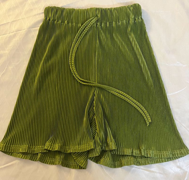 Ribbed Green Shorts