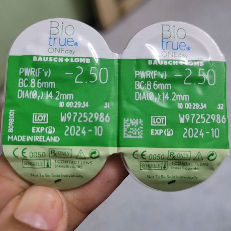 BAUSCH + LOMB Contact lenses (Power -2.50)