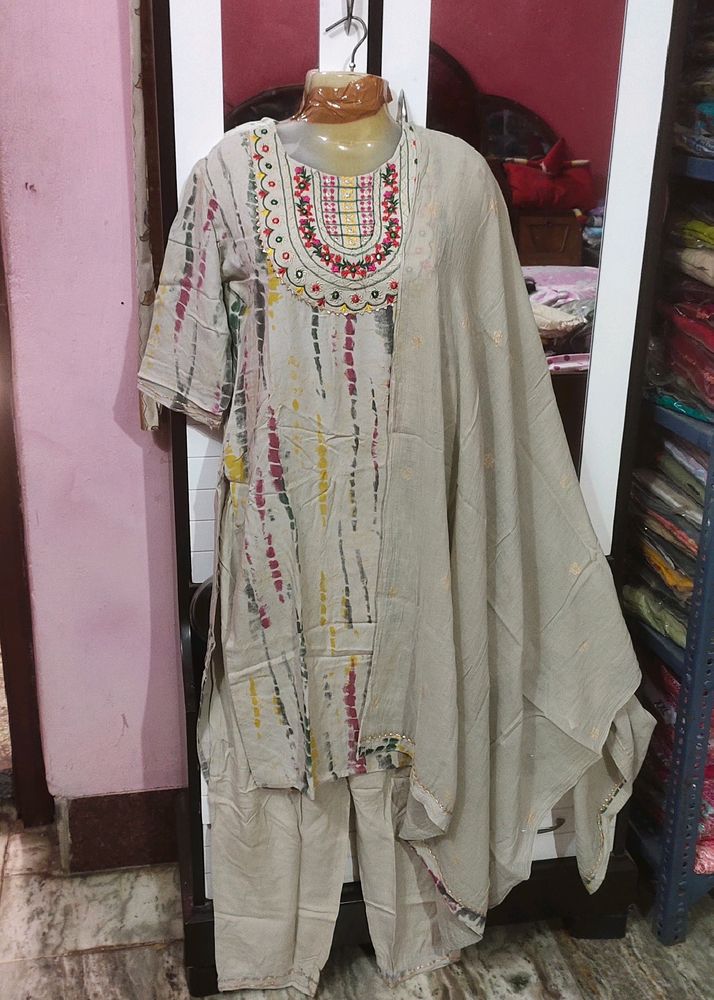 😍Amazing Printed Kurti Pant Dupatta Set🥰