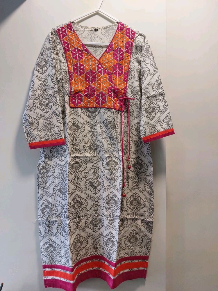 Grey White Cotton Kurta With Threadwork