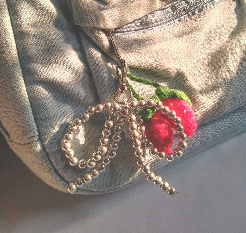 trendy silver bow bag charm 🦢