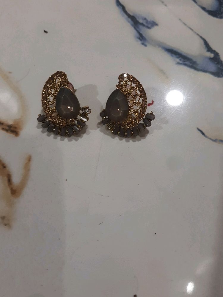 Earstuds,Grey Colour,tops