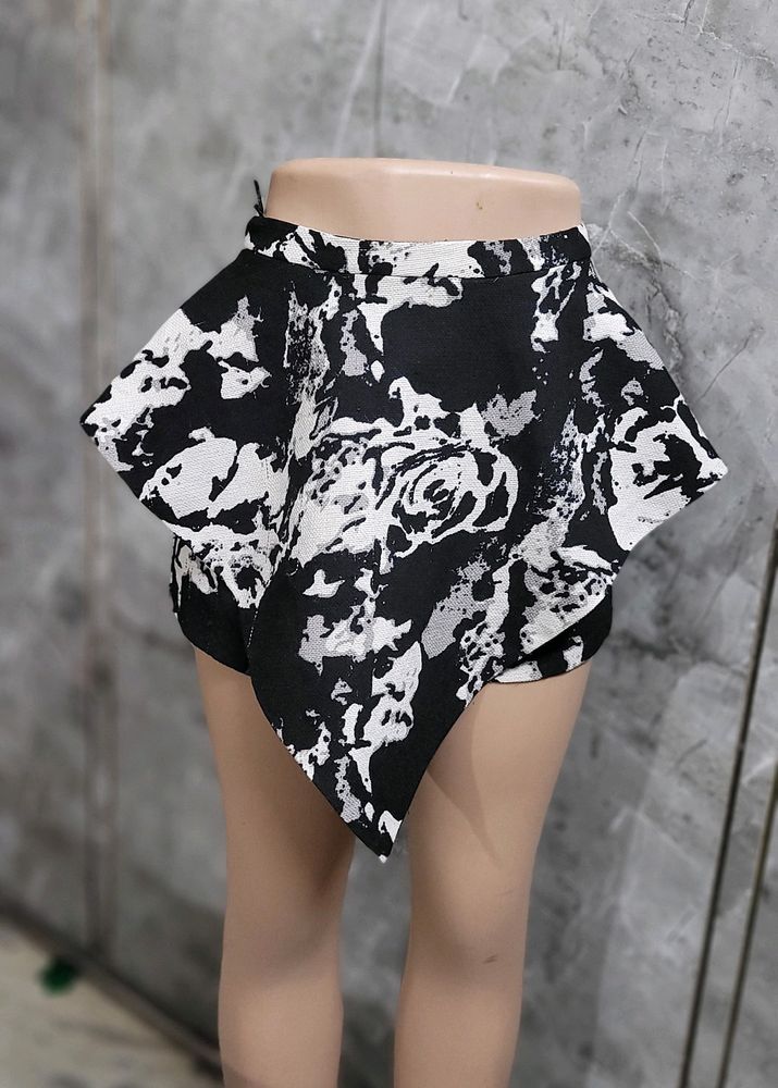 Black White Printed Short Cum Skirt