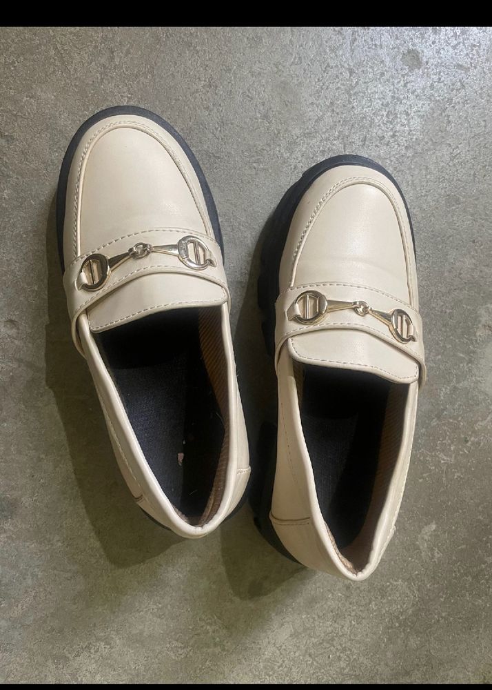 Biege Shoetopia loafers