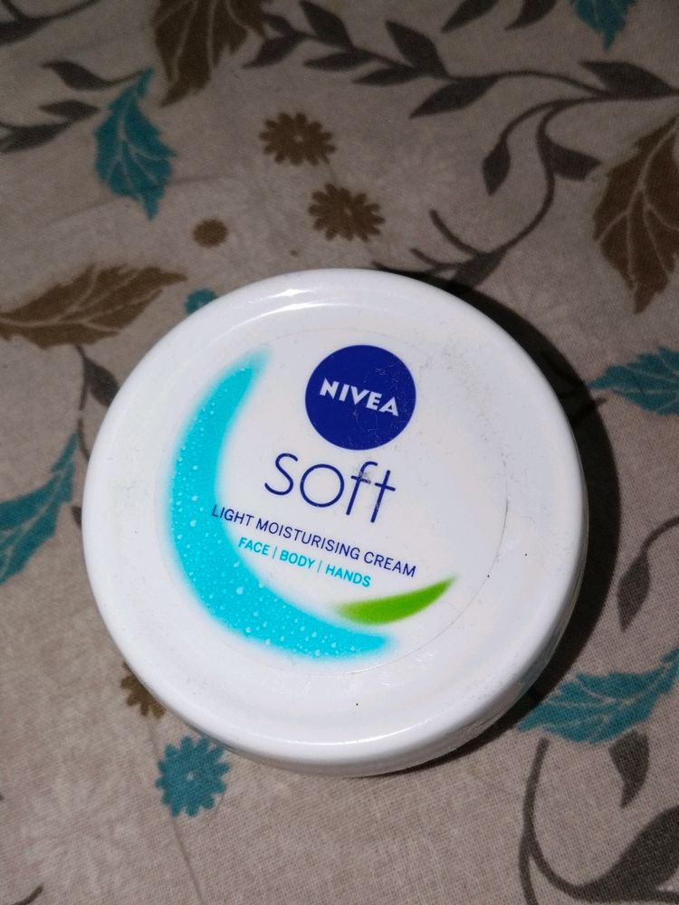 Nivea Soft Moisturizer Cream