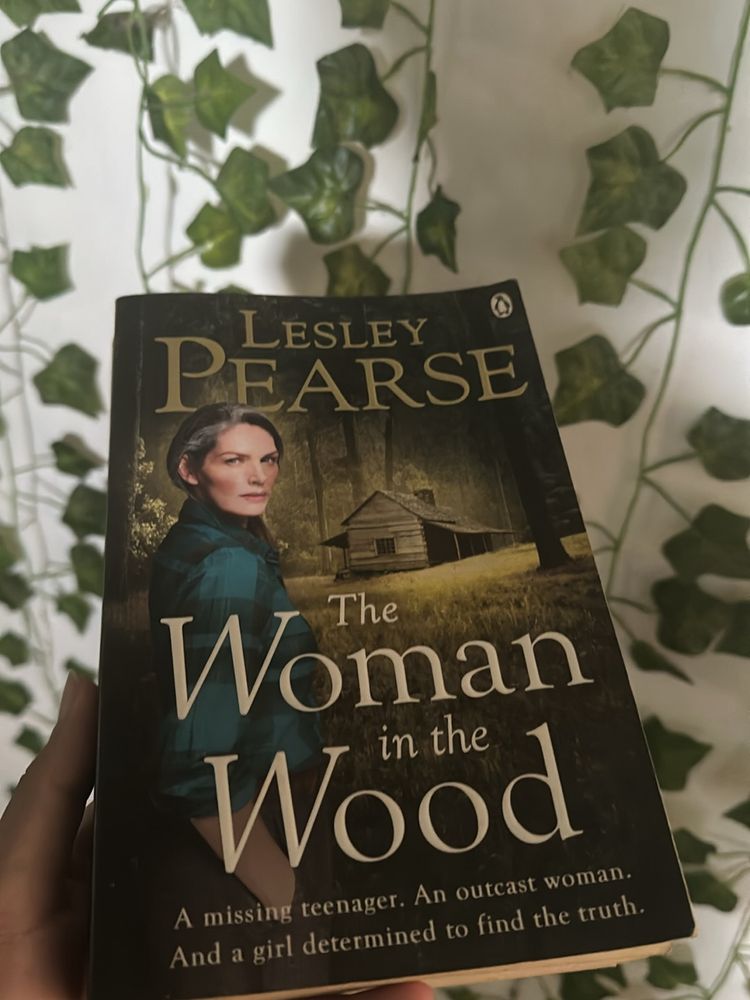 Woman in the woods - Lesley Pearse (Fiction book)