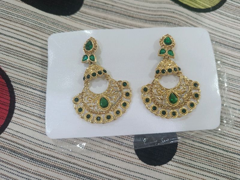 green earrings