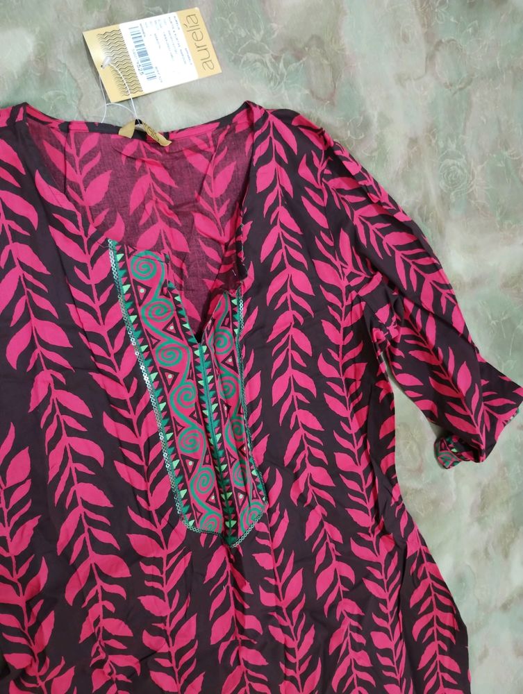 Aurelia Kurti Size Small