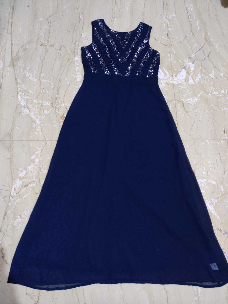 Madameo Navy Blue Sleeveless Gown