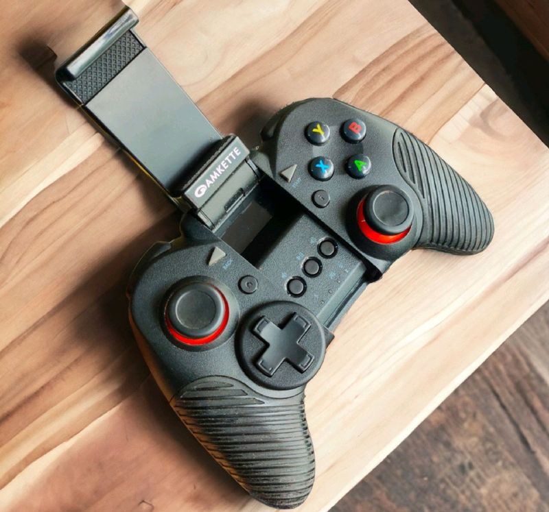 AMKETTE Wierd Gaming Controller