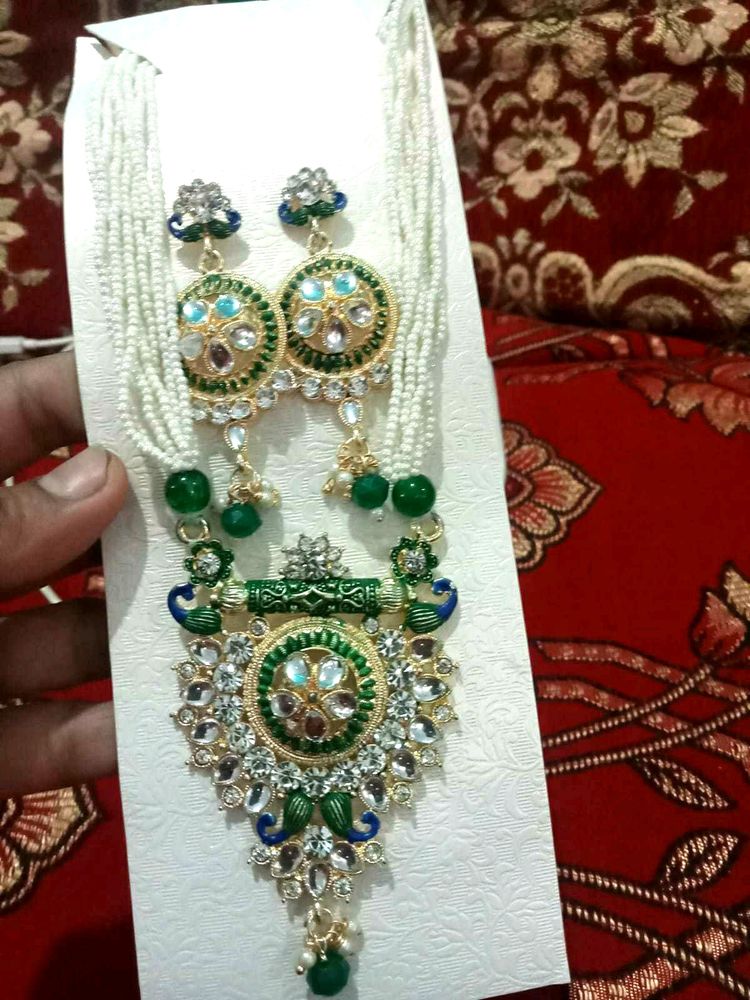 Beautiful Jewellry Set Very Low Price Book Fast