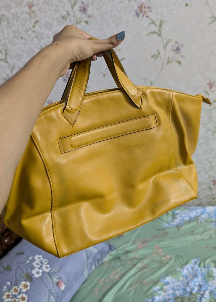 Mustard Colored Handbag 🎀♡