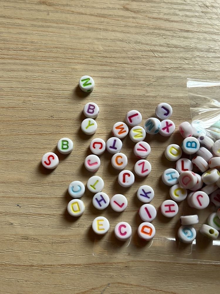 Multicolore Letter Beads Whitw