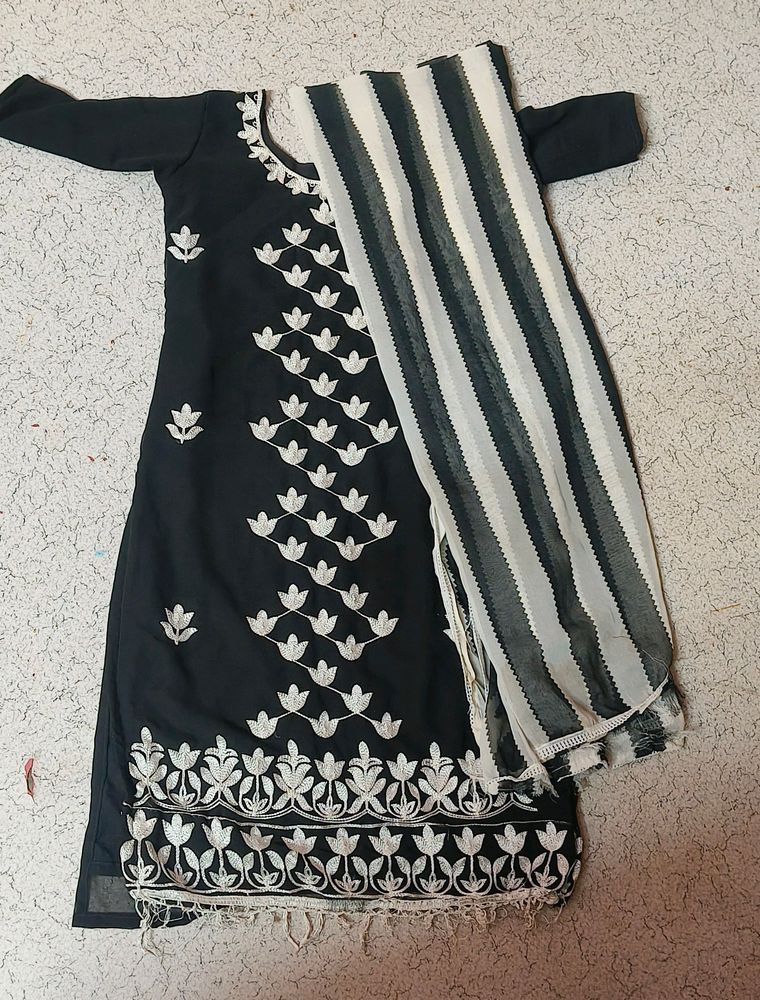 Black Georgette Kurta And Dupatta