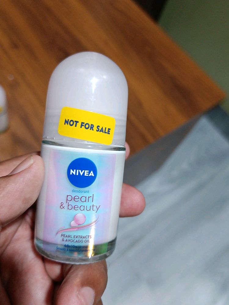 Nivea Pearl..& Beauty Deodorant