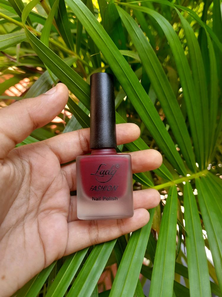 Lady Fashion Maroon Nail Polish