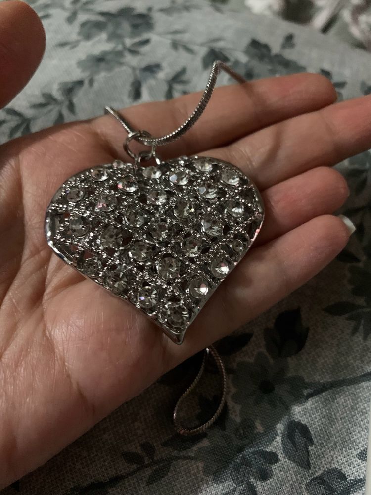 Huge Price Drop‼️Heart Necklace 🤍