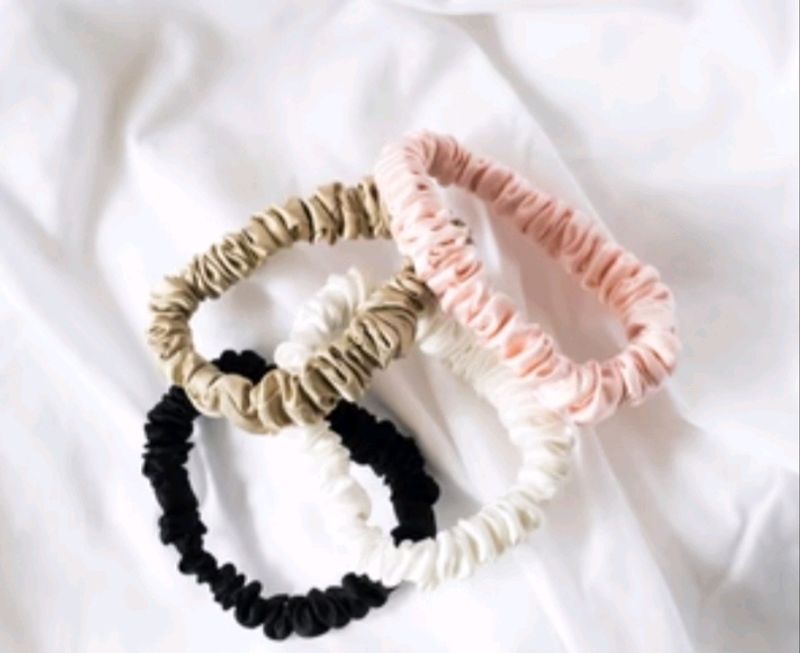 4 mini Scrunchies