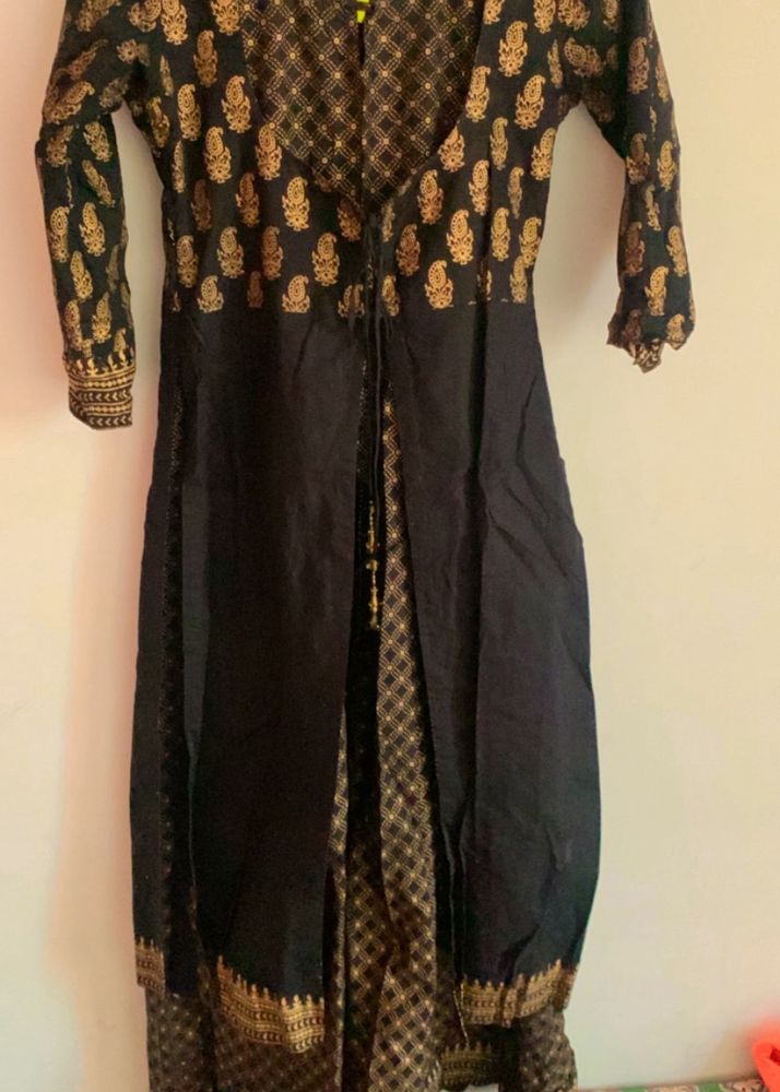 Amazing Full Length Black Gown With Golden Print