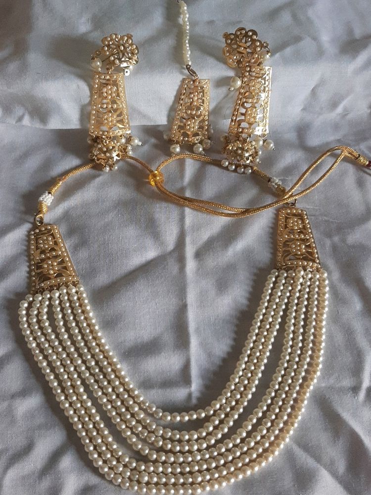 Beautiful Pearl Neaklace With Earings Tika