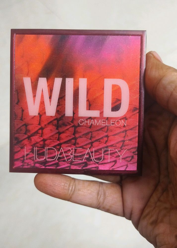 Huda Beauty Wild Chameleon Eyeshadow Palette