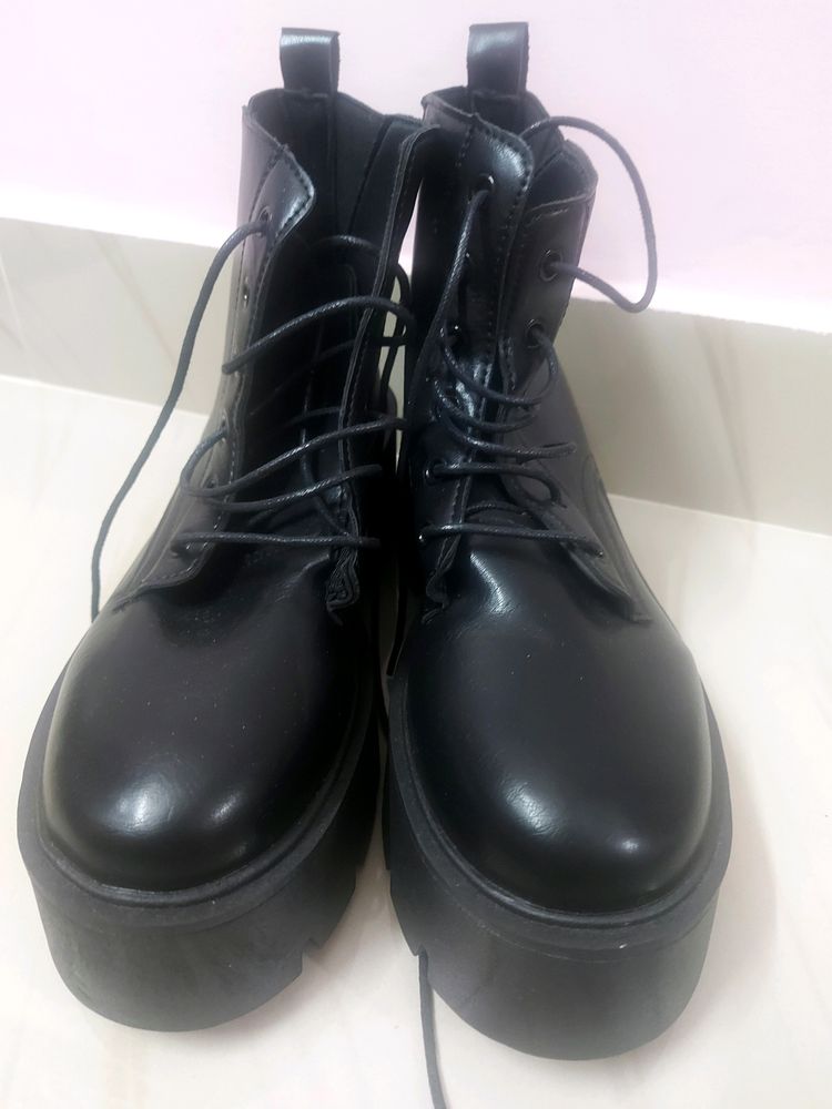 Black Solid High Ankle Boots