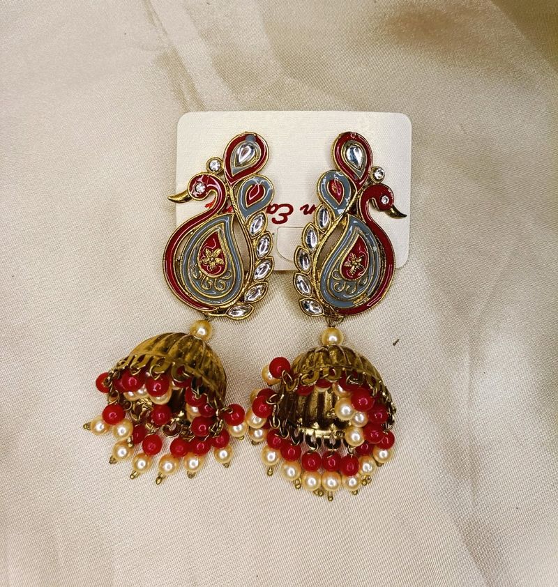 new daynamic red colour earrings