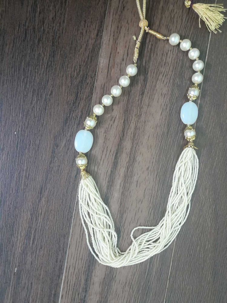 Multilayer Pearl Neckpiece