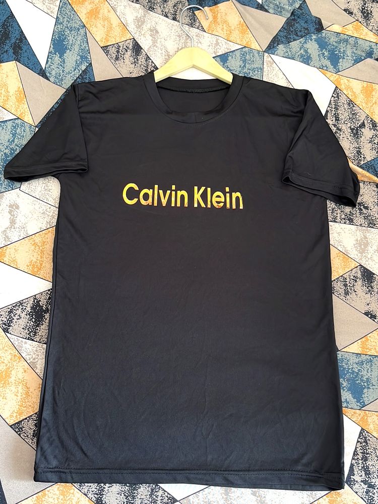 Calvin Klein T-shirt