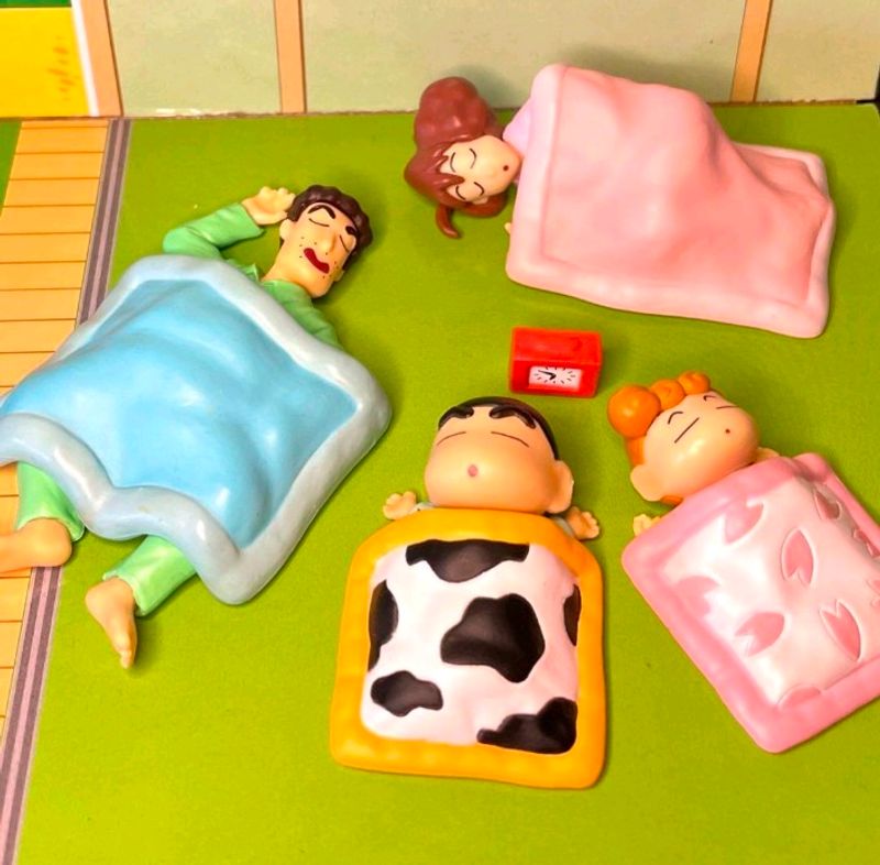 Shinchan Family Figurines