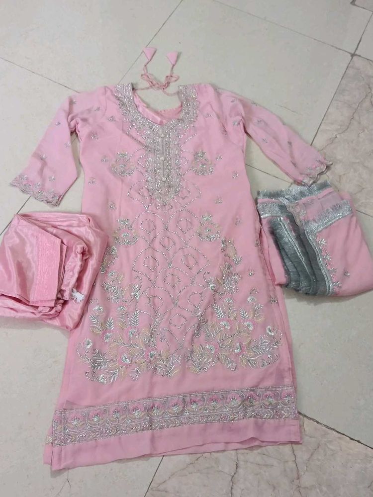 Beautiful Salwar Suit With Dimond And Zari Work