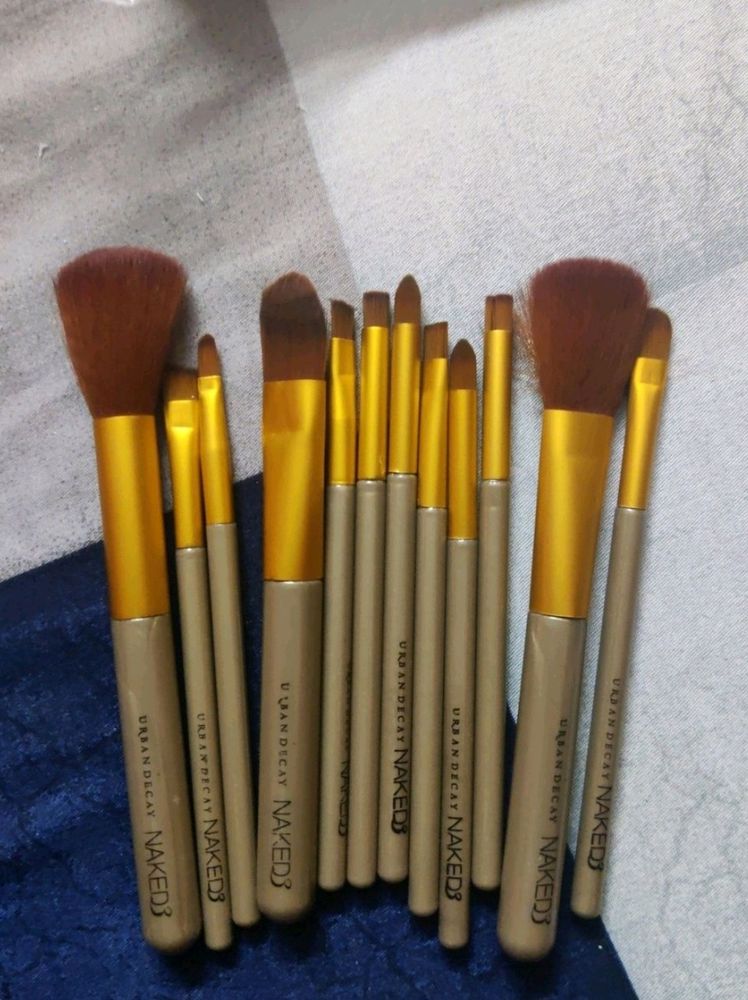 Naked 3 Urban Decay Make-up Brushes