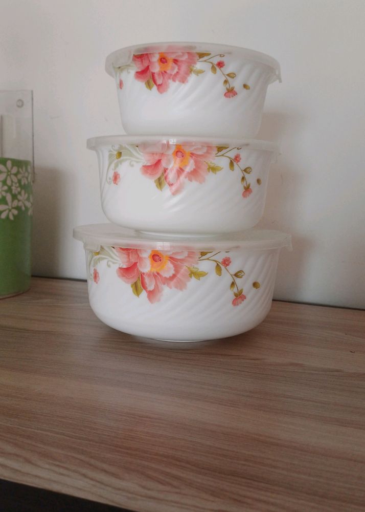 3 Serving Bowls With Lid